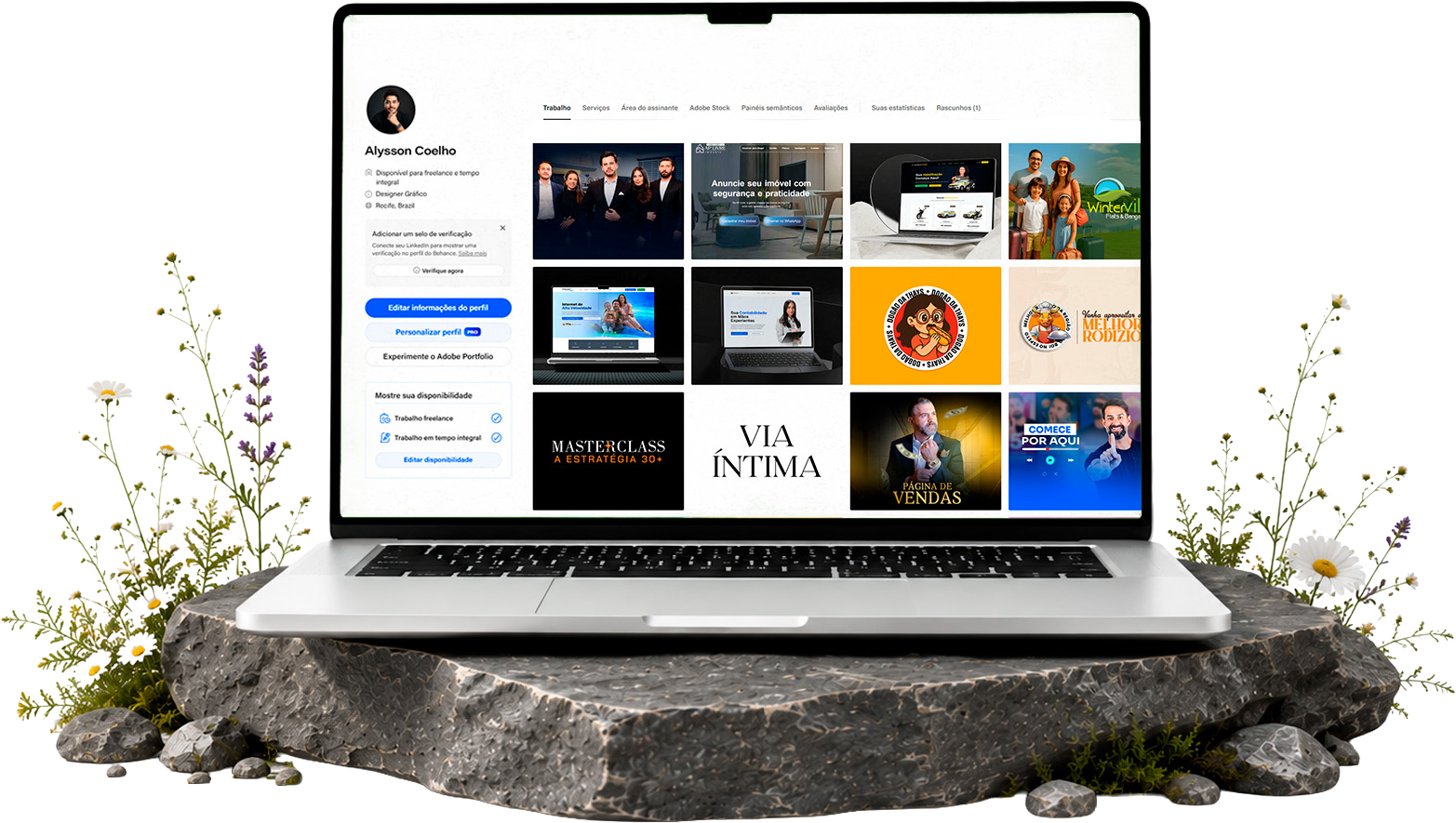 Notebook exibindo o perfil de portfólio com projetos entregues: branding, sites e campanhas